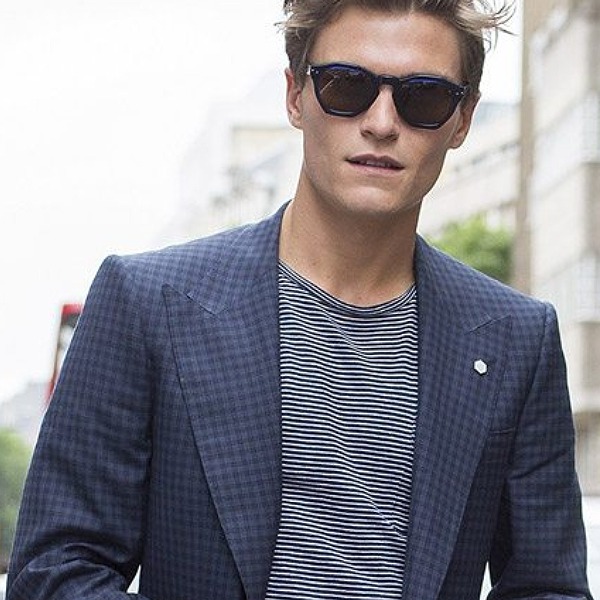 Blazer With A T-shirt: How To Get it Right In 2024 (16 Outfits)