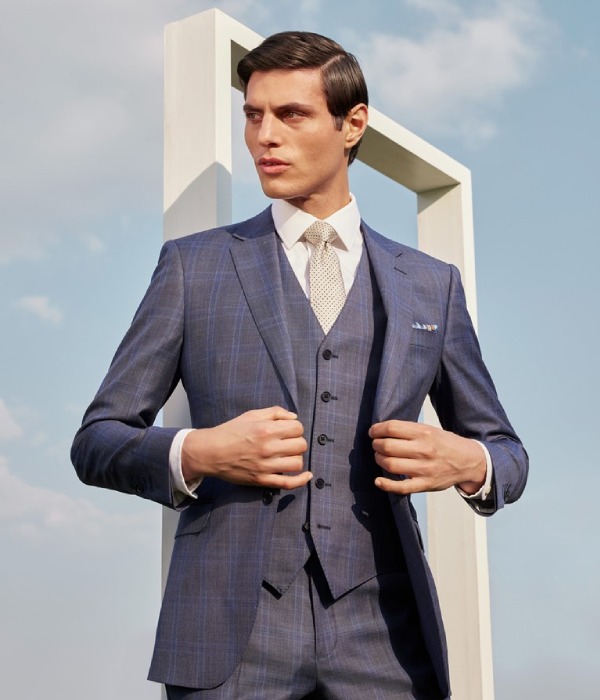 Get A Classic Look With This Checkered Suit In Vintage Style