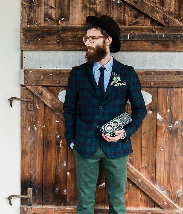 An Elegant And Charming Spring Wedding Suit For The Groom