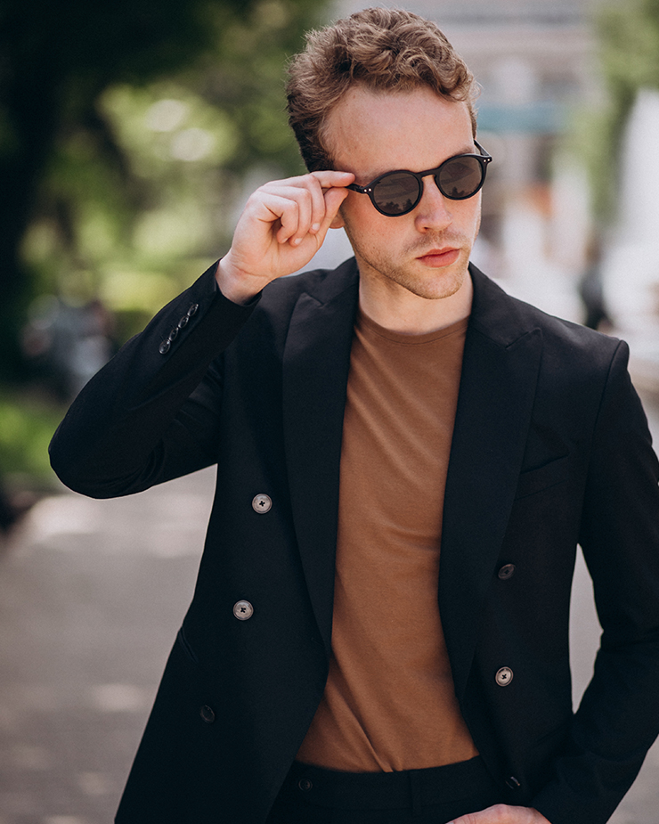 An alluring black and brown casual outfit!