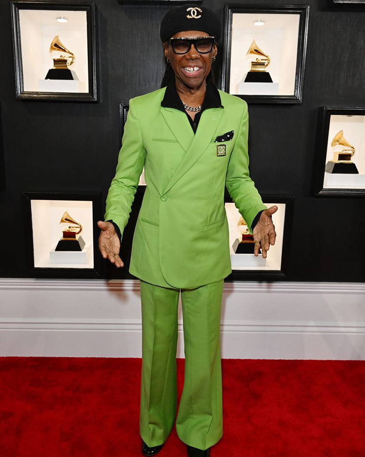 An eye-soothing outfit by Nile Rodgers!