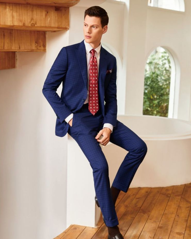 A blue formal suit with a red necktie!