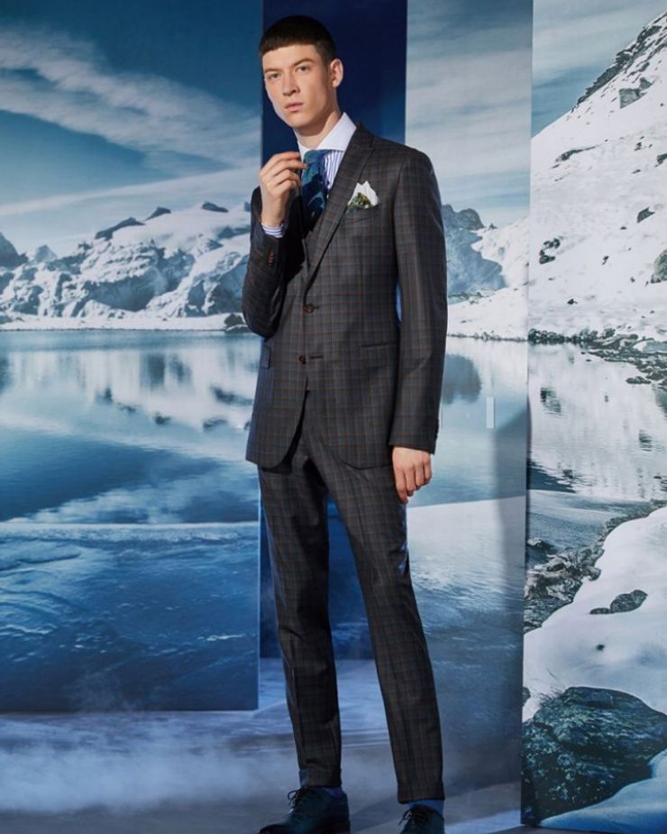 A unique woolen formal suit for men